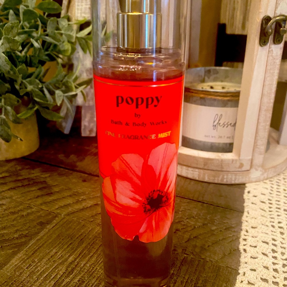 NWT Bath and Body Works Fine Fragrance Mist Poppy